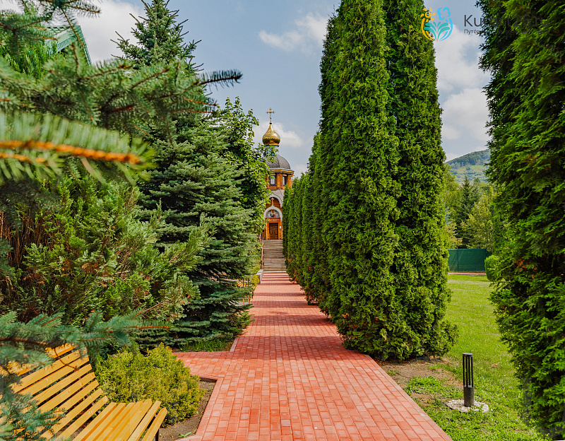 Санаторий Вилла «Арнест», Кисловодск. Храм св. Александра Невского